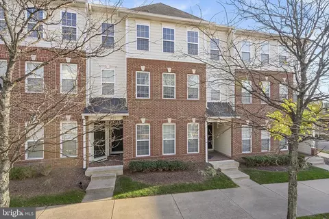 19324 Diamond Lake Dr, Leesburg, VA 20176