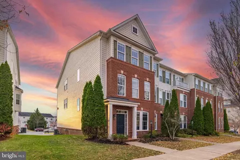 19375 Coppermine Sq, Leesburg, VA 20176