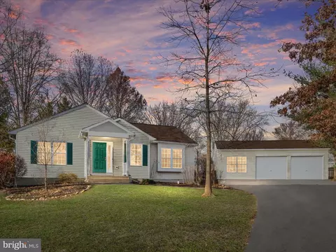 221 W J St, Purcellville, VA 20132
