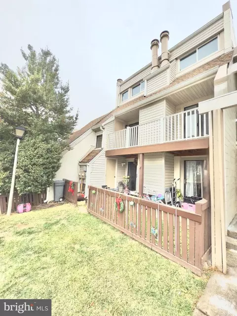 1068 Mycroft Ct, Sterling, VA 20164