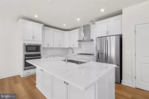 23679 Bolton Cres #12-101, Ashburn, VA 20148