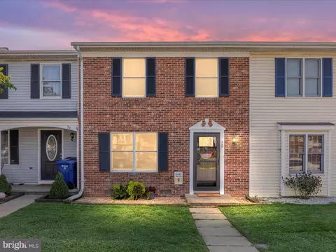 35 Park Pl, Lovettsville, VA 20180