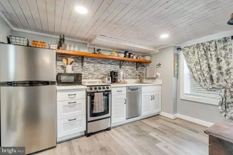 13473 Mountain Rd, Lovettsville, VA 20180