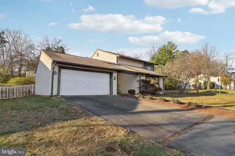 601 Sugarland Run Dr, Sterling, VA 20164
