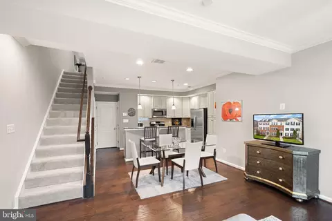 Entry Way - 42575 Burbank Ter, Sterling, VA 20166 photo 3 of 12