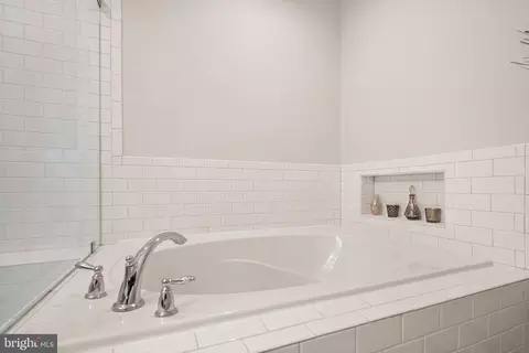 Bath - 42575 Burbank Ter, Sterling, VA 20166 photo 5 of 5