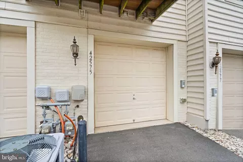 Exterior - 42575 Burbank Ter, Sterling, VA 20166 photo 8 of 9