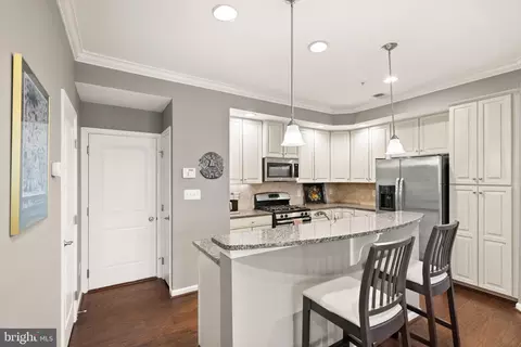 Kitchen - 42575 Burbank Ter, Sterling, VA 20166 photo 2 of 7