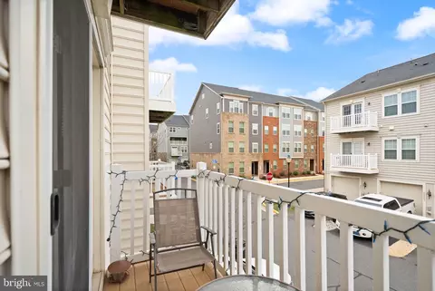 Exterior - 42575 Burbank Ter, Sterling, VA 20166 photo 7 of 9