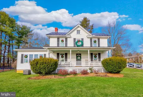 101 N 33rd St, Purcellville, VA 20132