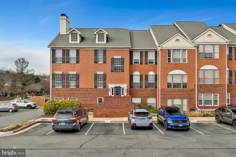 672 Gateway Dr SE #602, Leesburg, VA 20175