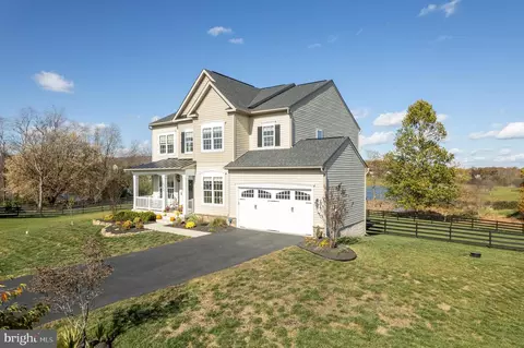18366 Grassyview Pl, Round Hill, VA 20141