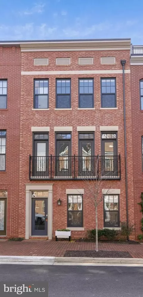 243 Crescent Station Ter SE, Leesburg, VA 20175