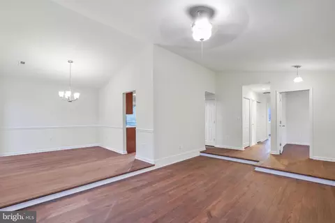 Entry Way - 36 Thrush Rd, Sterling, VA 20164 photo 2 of 2