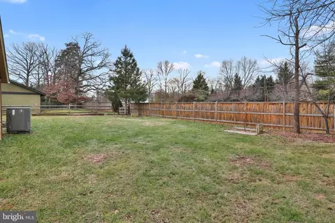 Exterior - 36 Thrush Rd, Sterling, VA 20164 photo 5 of 7