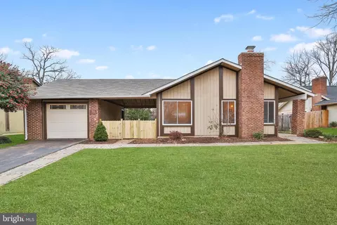 36 Thrush Rd, Sterling, VA 20164