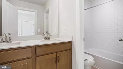 45166 Drowes Ter, Sterling, VA 20166 photo 12