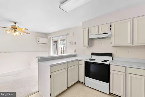 Kitchen - 220 N Baylor Dr, Sterling, VA 20164 photo 3 of 4