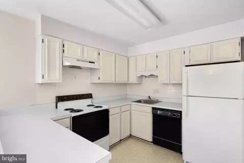Kitchen - 220 N Baylor Dr, Sterling, VA 20164 photo 1 of 4