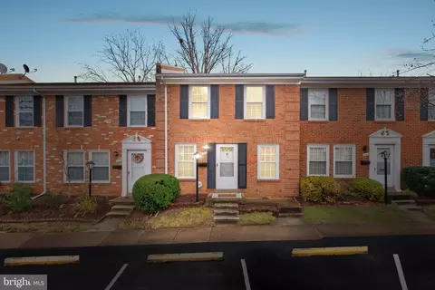 220 N Baylor Dr, Sterling, VA 20164