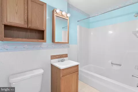 Bath - 220 N Baylor Dr, Sterling, VA 20164 photo 2 of 2