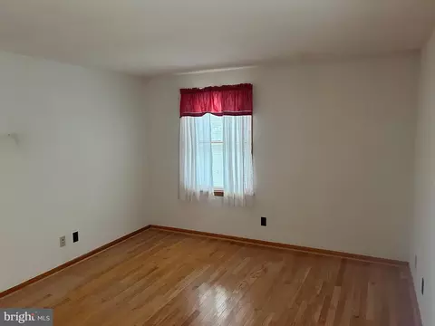Bedroom - 233 W Virginia Ave, Hamilton, VA 20158 photo 2 of 3