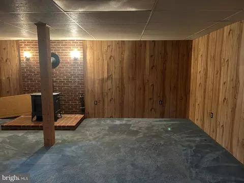 Living - 233 W Virginia Ave, Hamilton, VA 20158 photo 4 of 5