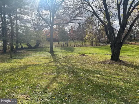 Exterior - 233 W Virginia Ave, Hamilton, VA 20158 photo 7 of 8