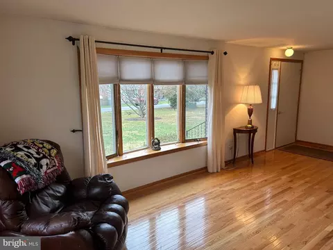 Living - 233 W Virginia Ave, Hamilton, VA 20158 photo 3 of 5