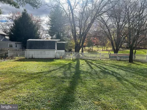 Exterior - 233 W Virginia Ave, Hamilton, VA 20158 photo 8 of 8