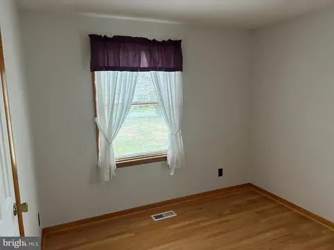 Bedroom - 233 W Virginia Ave, Hamilton, VA 20158 photo 1 of 3