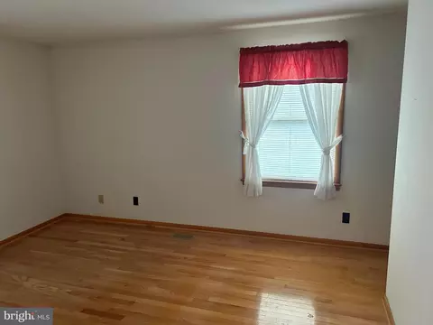 Other - 233 W Virginia Ave, Hamilton, VA 20158 photo 6 of 9