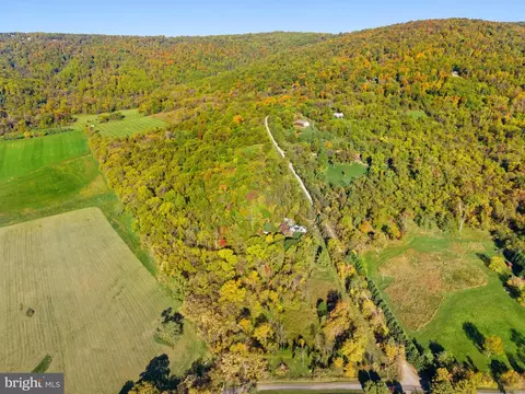 19701 Forest Hill Ln, Bluemont, VA 20135