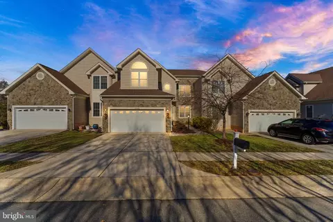 42450 Londontown Ter, Chantilly, VA 20152