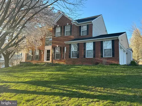 701 Wintergreen Dr, Purcellville, VA 20132
