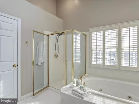 Bath - 43384 Wayside Cir, Ashburn, VA 20147 photo 3 of 8