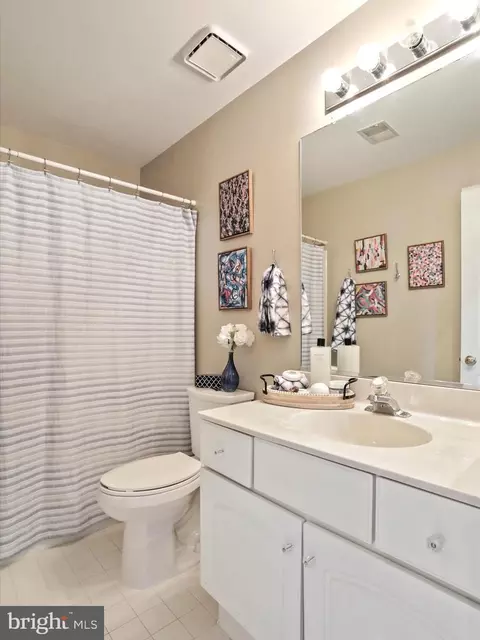 Bath - 43384 Wayside Cir, Ashburn, VA 20147 photo 5 of 8