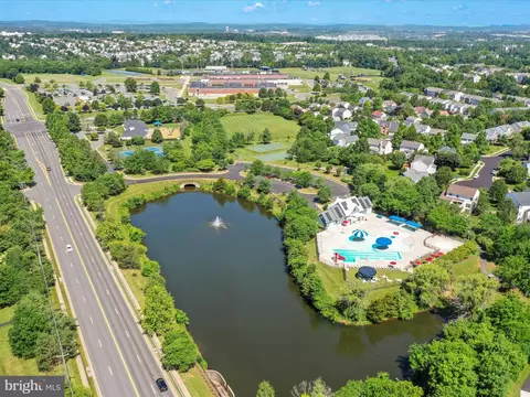 View/Area - 43384 Wayside Cir, Ashburn, VA 20147 photo 15 of 20