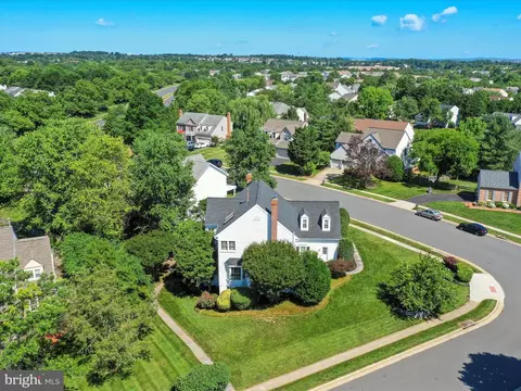View/Area - 43384 Wayside Cir, Ashburn, VA 20147 photo 2 of 20