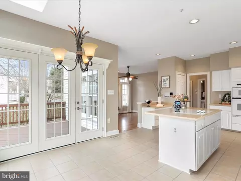 Kitchen - 43384 Wayside Cir, Ashburn, VA 20147 photo 7 of 7
