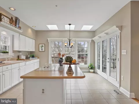 Kitchen - 43384 Wayside Cir, Ashburn, VA 20147 photo 1 of 7