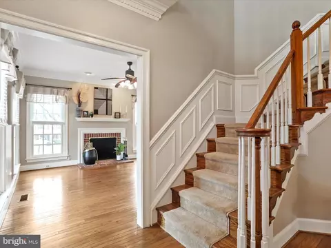 Entry Way - 43384 Wayside Cir, Ashburn, VA 20147 photo 2 of 7