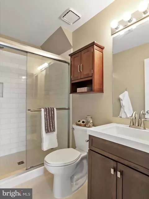 Bath - 43384 Wayside Cir, Ashburn, VA 20147 photo 7 of 8