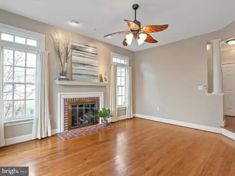 Living - 43384 Wayside Cir, Ashburn, VA 20147 photo 3 of 5