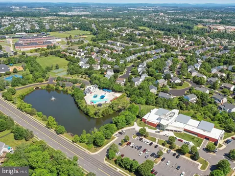 View/Area - 43384 Wayside Cir, Ashburn, VA 20147 photo 16 of 20