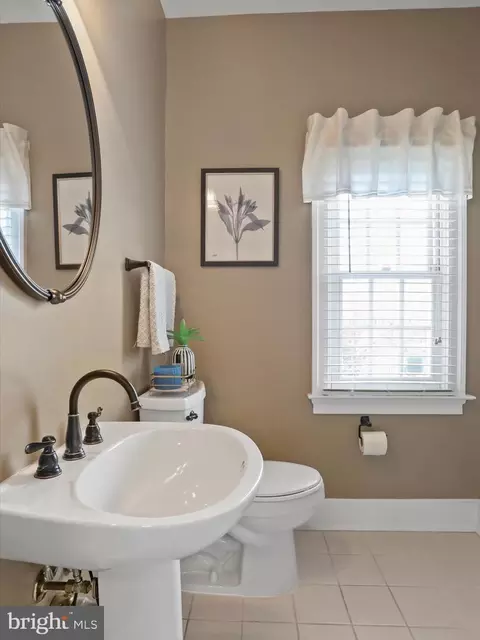 Bath - 43384 Wayside Cir, Ashburn, VA 20147 photo 1 of 8