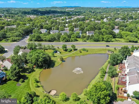View/Area - 43384 Wayside Cir, Ashburn, VA 20147 photo 14 of 20