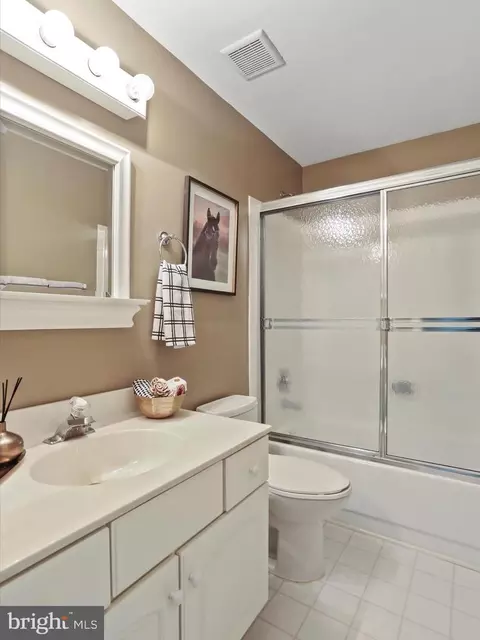 Bath - 43384 Wayside Cir, Ashburn, VA 20147 photo 8 of 8