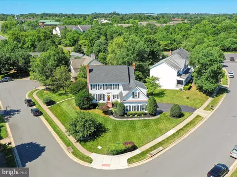 View/Area - 43384 Wayside Cir, Ashburn, VA 20147 photo 5 of 20