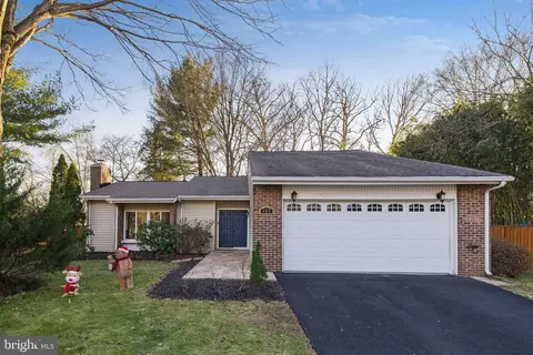 127 Victoria Pl, Sterling, VA 20164